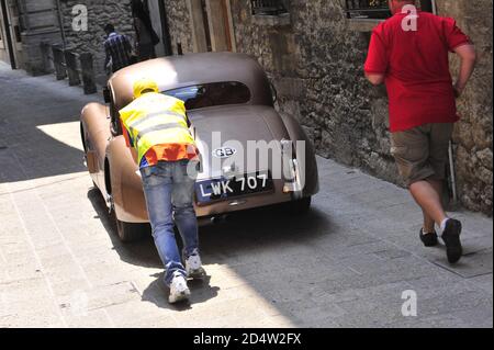 verona, italien, 13. Mai 2011, mille miglia, historische Autorallye Stockfoto