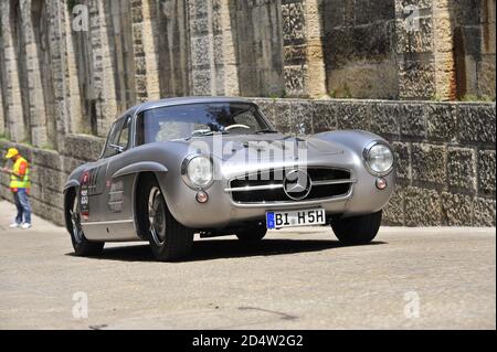 verona, italien, 13. Mai 2011, mille miglia, historische Autorallye Stockfoto