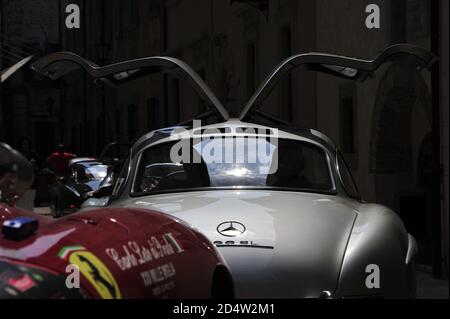 verona, italien, 13. Mai 2011, mille miglia, historische Autorallye Stockfoto