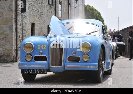 verona, italien, 13. Mai 2011, mille miglia, historische Autorallye Stockfoto