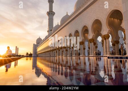 Goldene Stunde an der Scheich-Zayed-Moschee Stockfoto