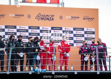 Monza, Italien. Oktober 2020. 74 Broniszewski Michael (pol), Cadei Nicola (ita), Perel David (zaf), Kessel Racing, Ferrari 488 GTE Evo, Action 77 Ried Christian (deu), Beretta Michele (ita), Picariello Alessio (bel), Dempsey - Proton Racing, Porsche 911 RSR, Action 83 Gostner Manuel (ita), Gatting Michelle (dnk), Frey Rahel (Lynch), Iron Ferrari 488 GTE Evo, Action Podium während der 4 Stunden von Monza 2020, 4. Lauf der 2020 European Le Mans Series, vom 9. Bis 11. Oktober 2020 auf dem Autodromo Nazionale di Monza, Italien - Photo Germain Hazard / DPPI Credit: LM/DPPI/Germain Hazard/Alamy Stockfoto