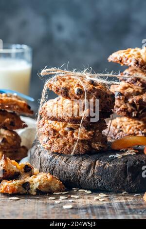 Haferflocken, Aprikosen und Chocolate Chip Cookies Stockfoto