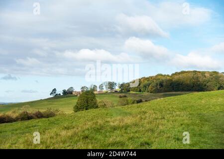 Verkommen Bauernhaus und Gebäude auf den Wolds über Tealby Lincolnshire Oktober 2020 Stockfoto