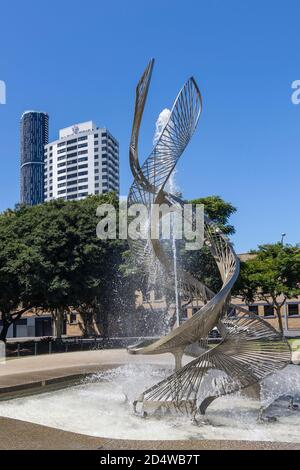 Brisbane, Australien - 21. März 2020:EIN Brunnen in einem Park in Brisbane, Australien, an einem sonnigen Tag. Stockfoto