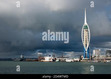 Portsmouth Hafen vom Hafeneingang Stockfoto