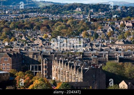 Ansicht von Wohnhäusern in Süd-Edinburgh von Salisbury Crags, Schottland, Großbritannien. Stockfoto