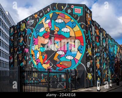 Konnektivität zählt Mural Shoreditch London in einem Colt Technologiegebäude in Shoreditch East London. Künstler: Hunto und Mr Thoms 2019. Stockfoto