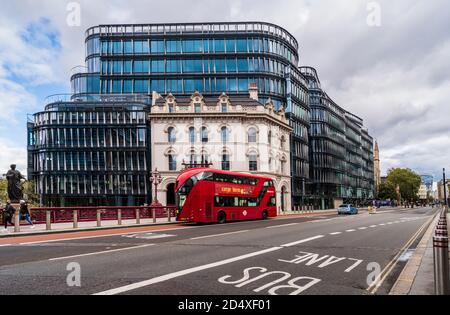 Amazon London Büros im Sixty London Building - 60 Holborn Viaduct London. Architekt Kohn Pedersen Fox Associates KPF 2013. Niederlassungen von Amazon UK. Stockfoto