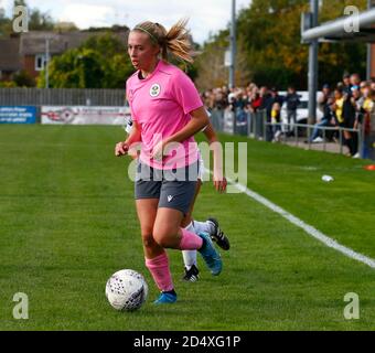 Horley, Großbritannien. Oktober 2020. TASE Stephens von Crawley Wesps Ladies während des FA Women's National League - Southern Premier Division Match zwischen Crawley Wesps Ladies und Watford Ladies in Horley Town am 11. Oktober 2020 in Horley, England Credit: Action Foto Sport/Alamy Live News Stockfoto