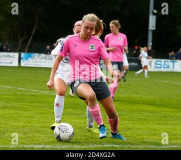 Horley, Großbritannien. Oktober 2020. TASE Stephens von Crawley Wesps Ladies während des FA Women's National League - Southern Premier Division Match zwischen Crawley Wesps Ladies und Watford Ladies in Horley Town am 11. Oktober 2020 in Horley, England Credit: Action Foto Sport/Alamy Live News Stockfoto