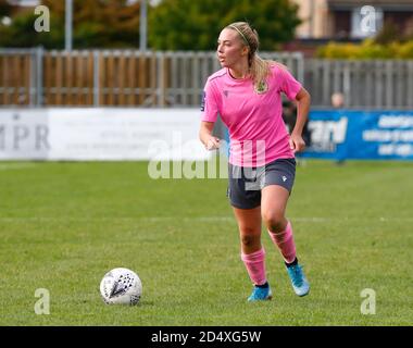 Horley, Großbritannien. Oktober 2020. TASE Stephens von Crawley Wesps Ladies während des FA Women's National League - Southern Premier Division Match zwischen Crawley Wesps Ladies und Watford Ladies in Horley Town am 11. Oktober 2020 in Horley, England Credit: Action Foto Sport/Alamy Live News Stockfoto