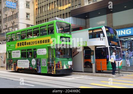 Doppelstocktram #169 auf der des Voeux Road Central in der Nähe der Pottinger Street auf Hong Kong Island, Hong Kong, China. Hong Kong Tramways haben über 110 Jahre Hi Stockfoto