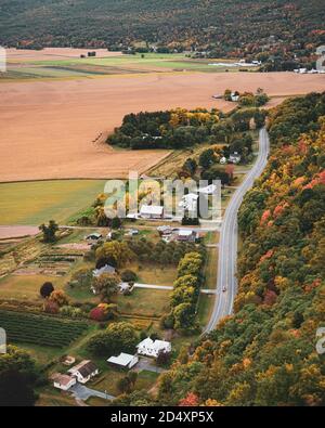 Herbstansicht von Vromans Nose, in den Catskill Mountains, Middleburgh, New York Stockfoto