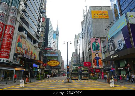 Hong Kong Nathan Road in Austin Road, Kowloon, Hong Kong. Die Nathan Road ist eine der Hauptverkehrsstraßen in Kowloon, Hongkong. Stockfoto