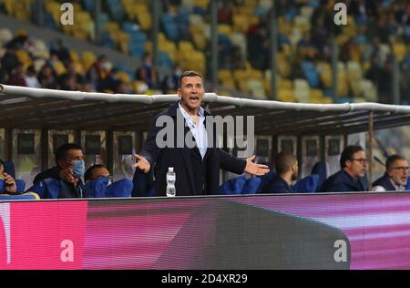 KIEW, UKRAINE - 10. OKTOBER 2020: Ukrainischer Manager Andriy Schewtschenko in Aktion während des UEFA Nations League Spiel Ukraine gegen Deutschland im NSK Olimpiyskiy Stadion in Kiew Stockfoto