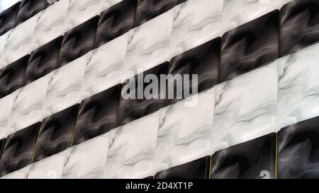 Wand mit gestreiftem Ornament aus Marmorplatten mit Gold, computergeneriert. 3d-Rendering des abstrakten Hintergrunds Stockfoto