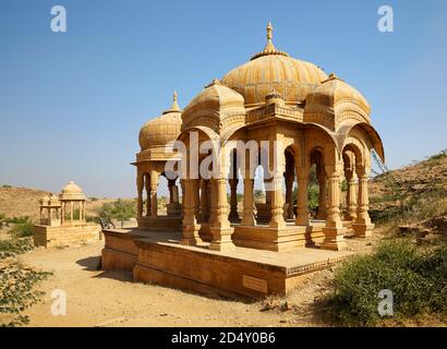 Jaisalmer, Indien - 29. November 2012: Foto von Chartis, Hindu-Grabmal oder Bada Bagh Cenotaphs in Rajastan. Indo-islamischer Baustil. Ja Stockfoto