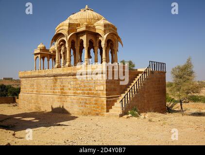 Jaisalmer, Indien - 29. November 2012: Foto von Chartis, Hindu-Grabmal oder Bada Bagh Cenotaphs in Rajastan. Indo-islamischer Baustil. Ja Stockfoto