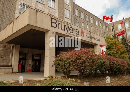 Ottawa, Ontario, Kanada - 8. Oktober 2020: St. Vincent Hospital, ein Elisabeth Bruyere Hospital, das in der Cambridge Street in Ottawa weiterbetreut wird. Stockfoto