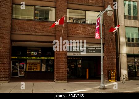 Ottawa, Ontario, Kanada - 8. Oktober 2020: Das Jackson Building an der Ecke der Bank und Slater Street in der Innenstadt von Ottawa gehört dem kanadischen G Stockfoto