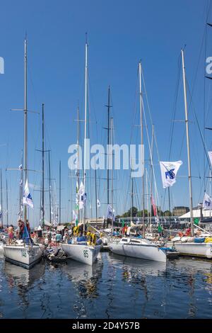 2019 Teilnehmer des Rolex Sydney to Hobart-Rennens im Constitution Dock, Hobart, nach Abschluss des Rennens am 30. Dezember 2019 Stockfoto