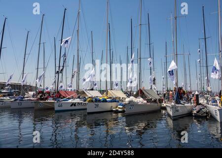 2019 Teilnehmer des Rolex Sydney to Hobart-Rennens im Constitution Dock, Hobart, nach Abschluss des Rennens am 30. Dezember 2019 Stockfoto