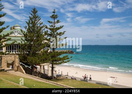 Perth, Australien - 7. Oktober 2020: Indiana Tearooms am Cottesloe Beach Stockfoto