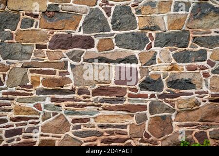 Wunderschöne koloniale Pennsylvania bunte Steinmauer Stockfoto