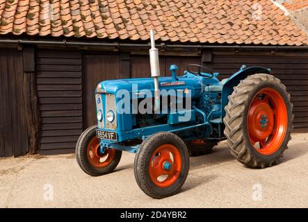 1961 Fordson Super Major Vintage Traktor Stockfoto