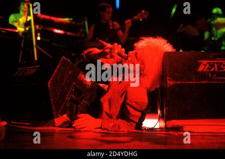 Nick Beggs aus Kajagoogoo live in Hammerswithh Odeon. London, 22. Mai 1984 – weltweite Nutzung Stockfoto