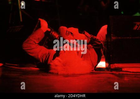 Nick Beggs aus Kajagoogoo live in Hammerswithh Odeon. London, 22. Mai 1984 – weltweite Nutzung Stockfoto