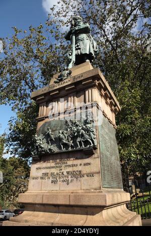 Denkmal für Soldaten des Black Watch Regiments, die im Burenkrieg gefallen sind, auf dem Hügel, Edinburgh, Schottland. Stockfoto