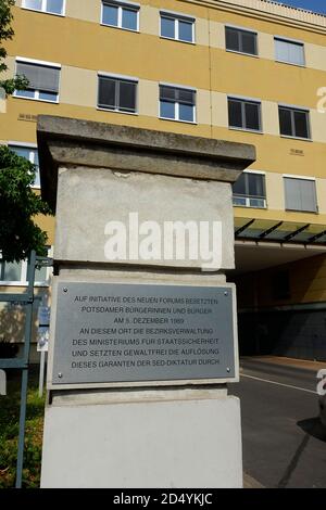 Schild, am 5. Dezember besetzten 1989 Potsdamer Bürger die Bezirksverwaltung des Ministeriums für Staatssicherheit Stockfoto