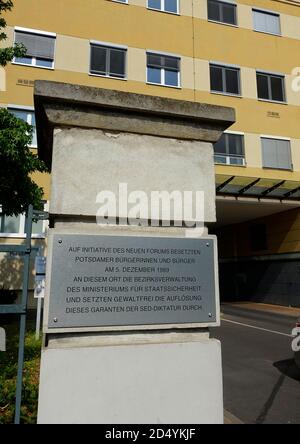 Schild, am 5. Dezember besetzten 1989 Potsdamer Bürger die Bezirksverwaltung des Ministeriums für Staatssicherheit Stockfoto