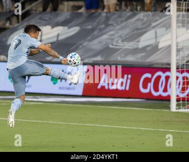 Kansas City, Kansas, USA. Oktober 2020. Sporting KC Stürmer Erik Hurtado #19 erzielt das endgültige Siegtor für Sporting KC in der zweiten Hälfte des Spiels. Kredit: Serena S.Y. Hsu/ZUMA Wire/Alamy Live News Stockfoto