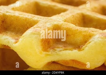 Oberflächenstruktur von Waffeln, hausgemachten Kuchen. Hintergrund des Essens.Waffeln. Textur, selektiver Fokus Stockfoto