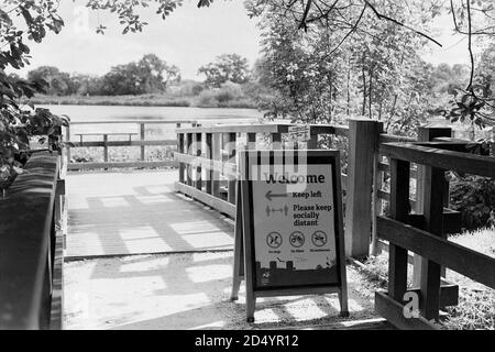 Der Eingang zum Woodberry Wetlands Naturschutzgebiet in der Nähe von Stoke Newington, North London, N16, im September 2020, nach dem Coronavirus Lockdown Stockfoto