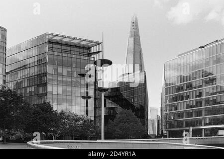 Die City Hall Area und das Scoop Freilufttheater mit umliegenden Gebäuden an der South Bank, London, Großbritannien, am 30. September 2020 Stockfoto