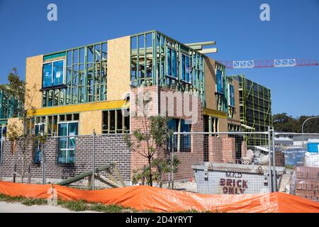 Australische Häuser Häuser werden in Warriewood, Vorort von Sydney, NSW, Australien gebaut Stockfoto