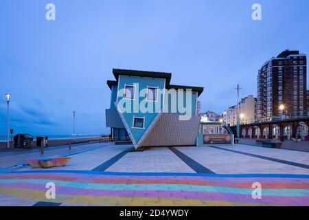 Nach oben Haus auf Brighton Seafront. Brighton, East Sussex, England, Großbritannien Stockfoto