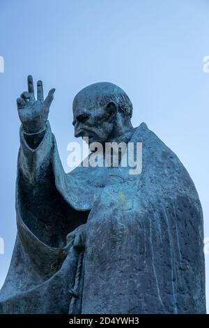 Statue des Heiligen Richard in der Chichester Kathedrale, West Sussex, Großbritannien Stockfoto