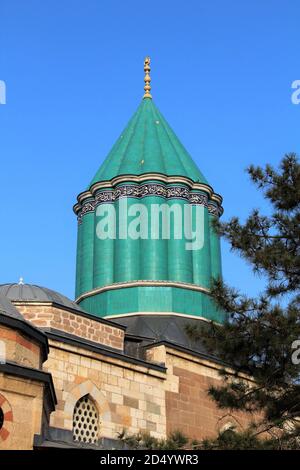 Konya Mevlana Museum, religiöses Gebäude, Green Minarett und Museum im Inneren. Mevlana Celaleddin-i Rumi ist eine sufi-Philosophin und mystische Lyrikerin des Islam. Stockfoto