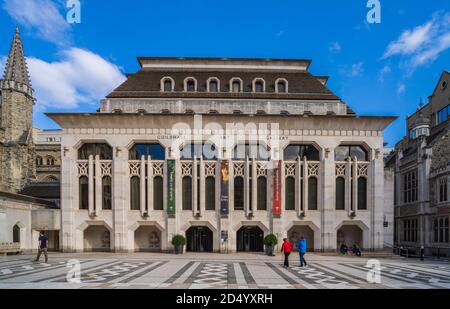 Die Guildhall Art Gallery in der komplexen Guildhall in der City of London, UK. Diese Galerie enthält Kunstwerke aus 1670 bis in die Gegenwart Stockfoto