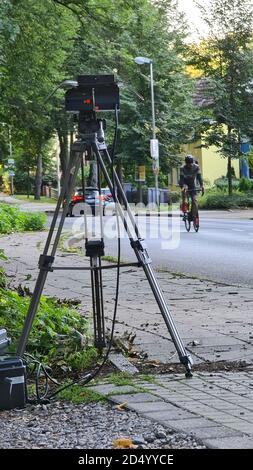 Mobile Radarfalle mit Fahrrad, Deutschland, Nordrhein-Westfalen Stockfoto