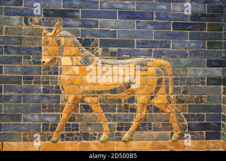 Auerochs, Detail des Ishtar-Tores, Pergamonmuseum, Berlin, Deutschland Stockfoto