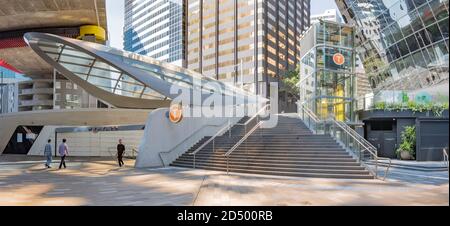 Der Eingang zum westlichen Ende des Wynyard Tunnels, einem Fußgängertunnel, der Barangaroo South in Sydney mit dem Wynyard Bahnhof verbindet Stockfoto