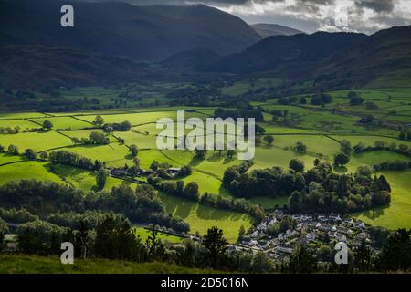 Luftaufnahme vom Gipfel des Latrigg fiel Blick auf Castlerigg, Keswick, English Lake District. Stockfoto