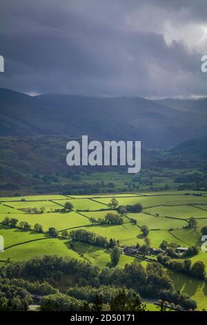 Luftaufnahme vom Gipfel des Latrigg fiel Blick auf Castlerigg, Keswick, English Lake District. Stockfoto