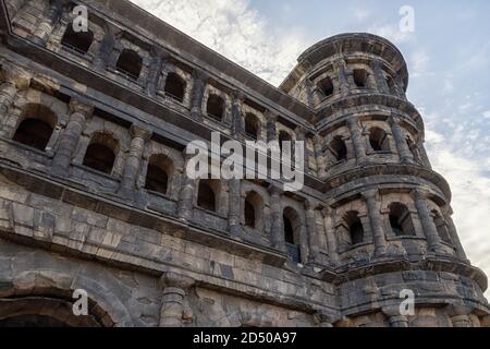 Das historische römische Gebäude Porta Nigra in Trier Stockfoto
